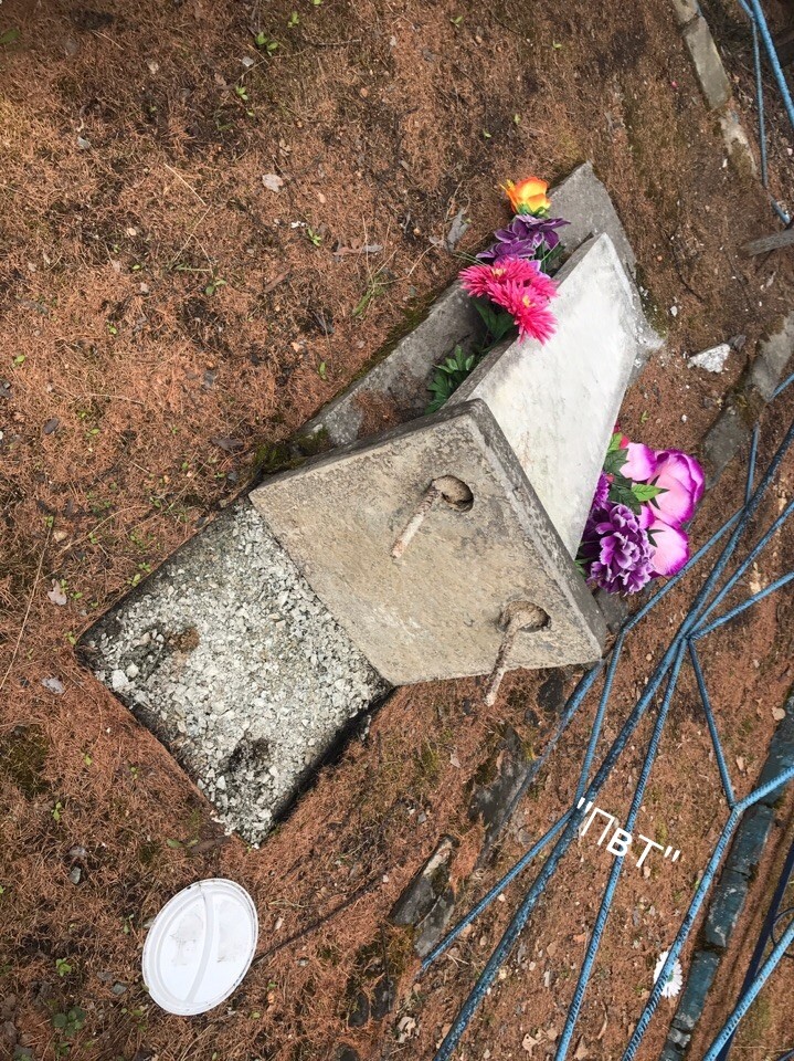 На кладбище в Тынде разгромили десятки надгробий