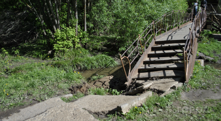 В Новочебоксарске ливни размыли опору моста