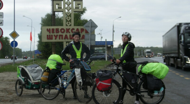 Никита Тенче с семьей поехал на велосипедах в Европу