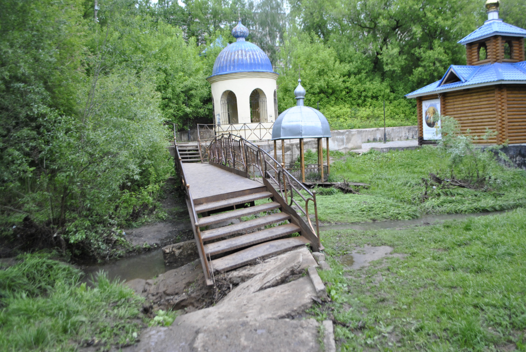 В Новочебоксарске ливни размыли опору моста