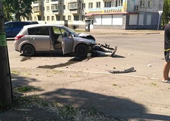 Два водителя пострадали в тройной аварии в Благовещенске