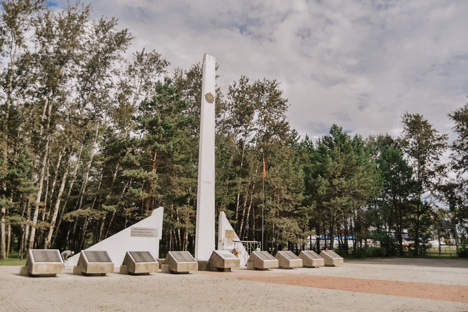 Ремонт памятника участникам Великой Отечественной войны и строительство детского парка