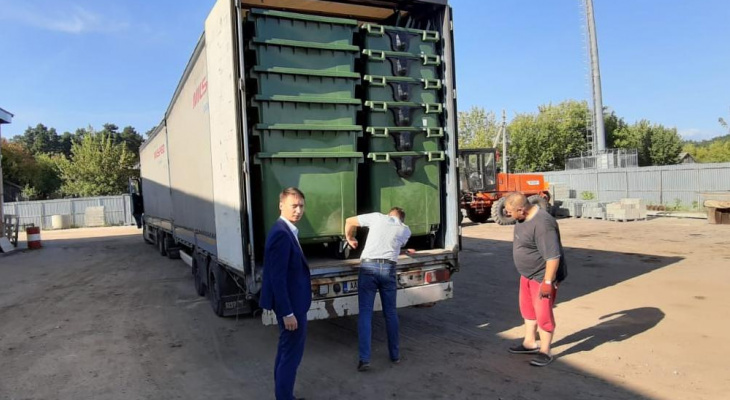 В Алатырский район привезли 156 мусорных контейнеров