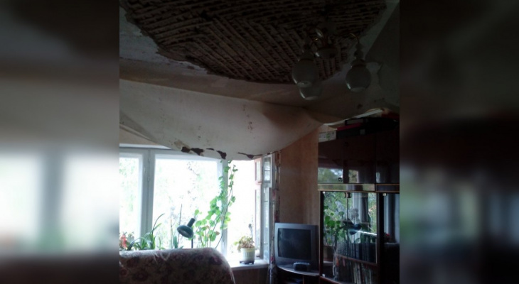 В Чувашии на женщину в собственной квартире обрушился потолок