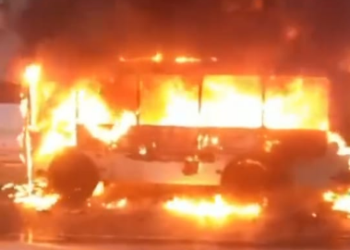 Пассажирский автобус сгорел дотла в Благовещенске